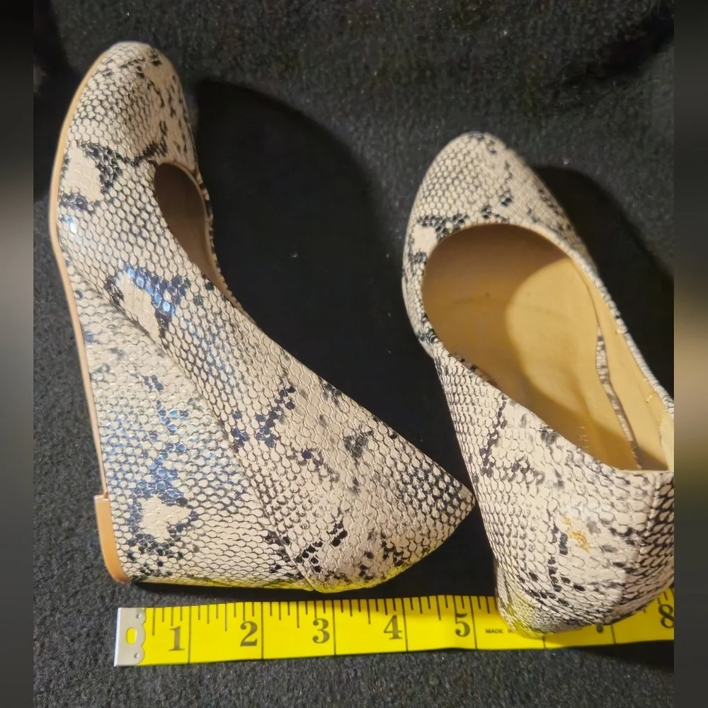 Riverberry Black & Cream Snake-Print Wedge Round Toe Pumps  -Size 7